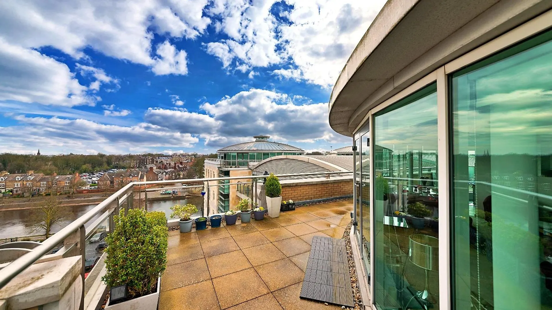 요크 Finest Retreats - The Penthouse At 611 Westgate 아파트